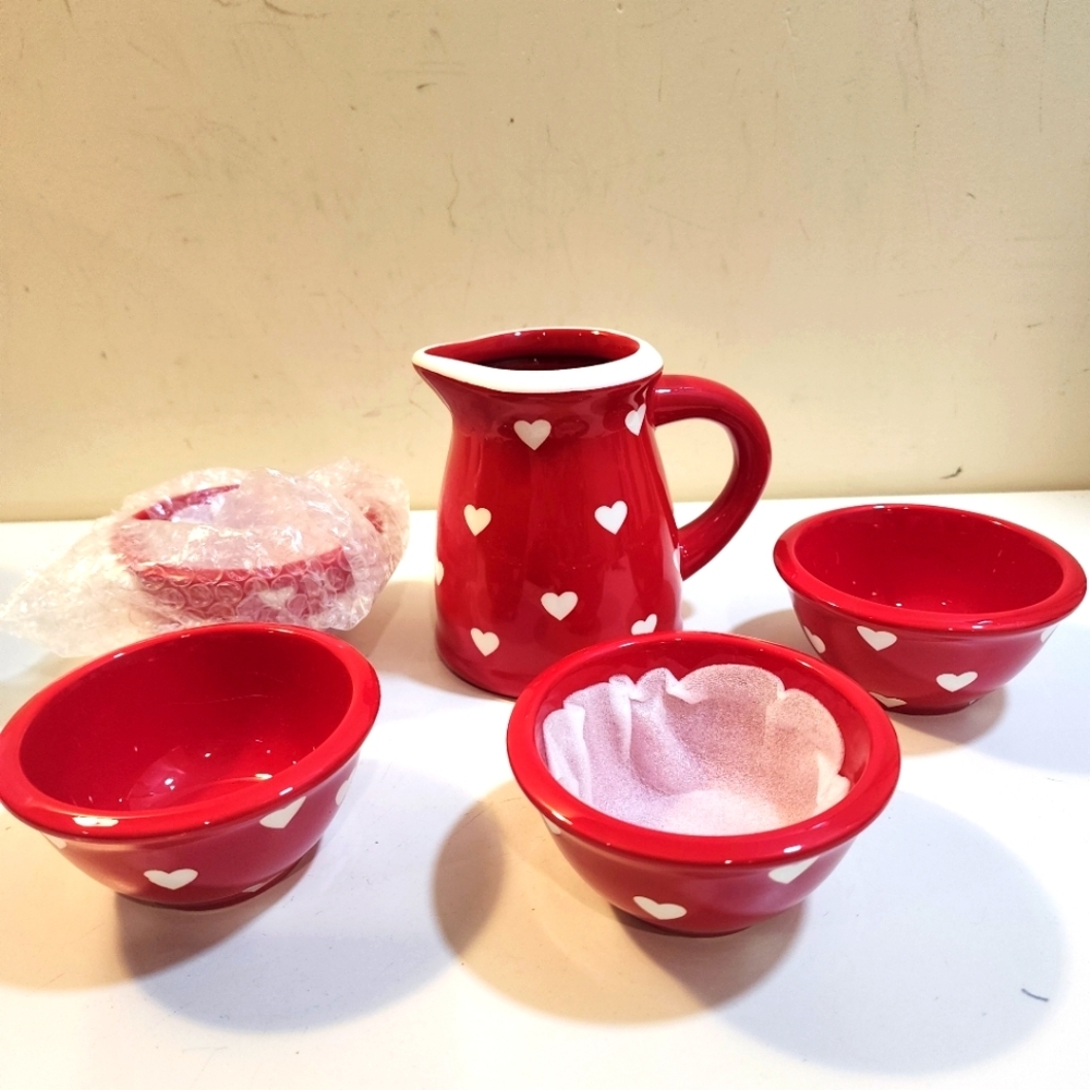 Terramoto Ceramic Red Heart Dish  Five Pieces Set
